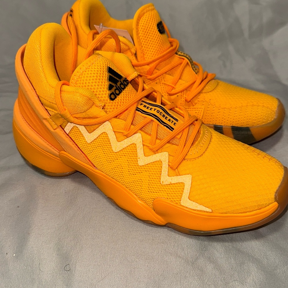 *New*Adidas Donovan Mitchell Basketball Sneaker